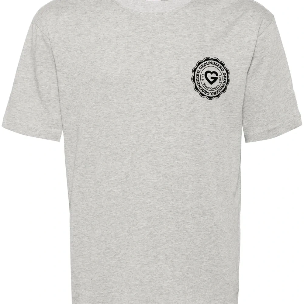 Футболка с логотипом