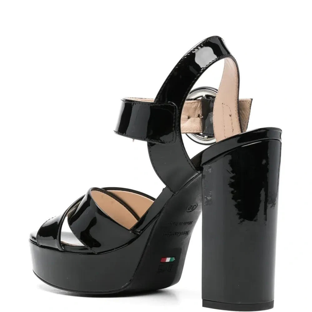 Лакированные босоножки