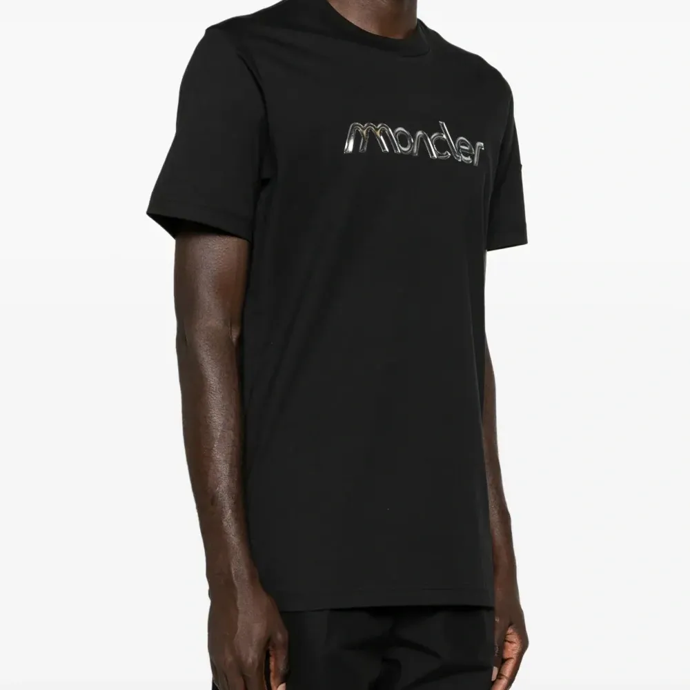 Футболка с логотипом