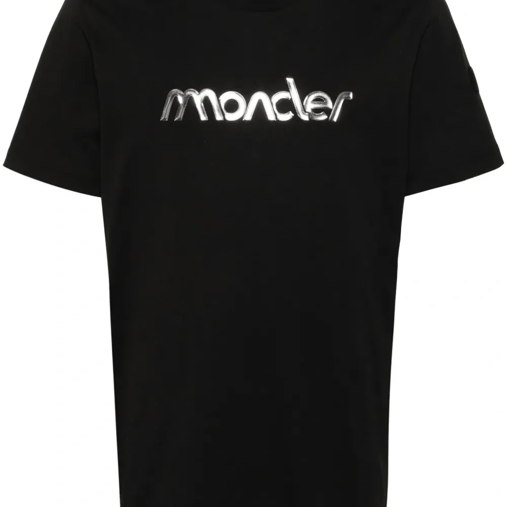 Футболка с логотипом