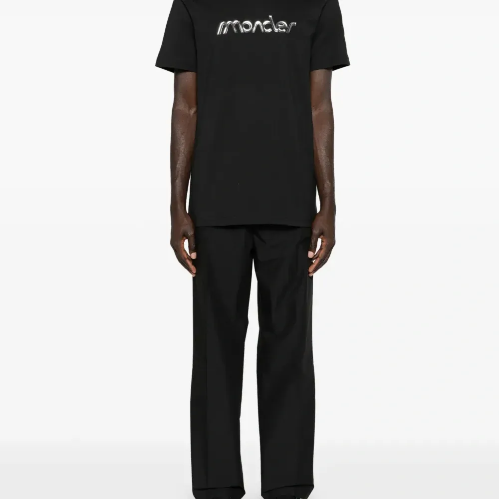 Футболка с логотипом