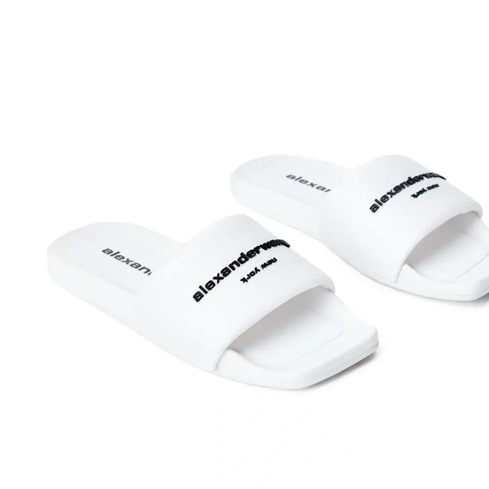 Шлепанцы Aw Pool с тисненым логотипом