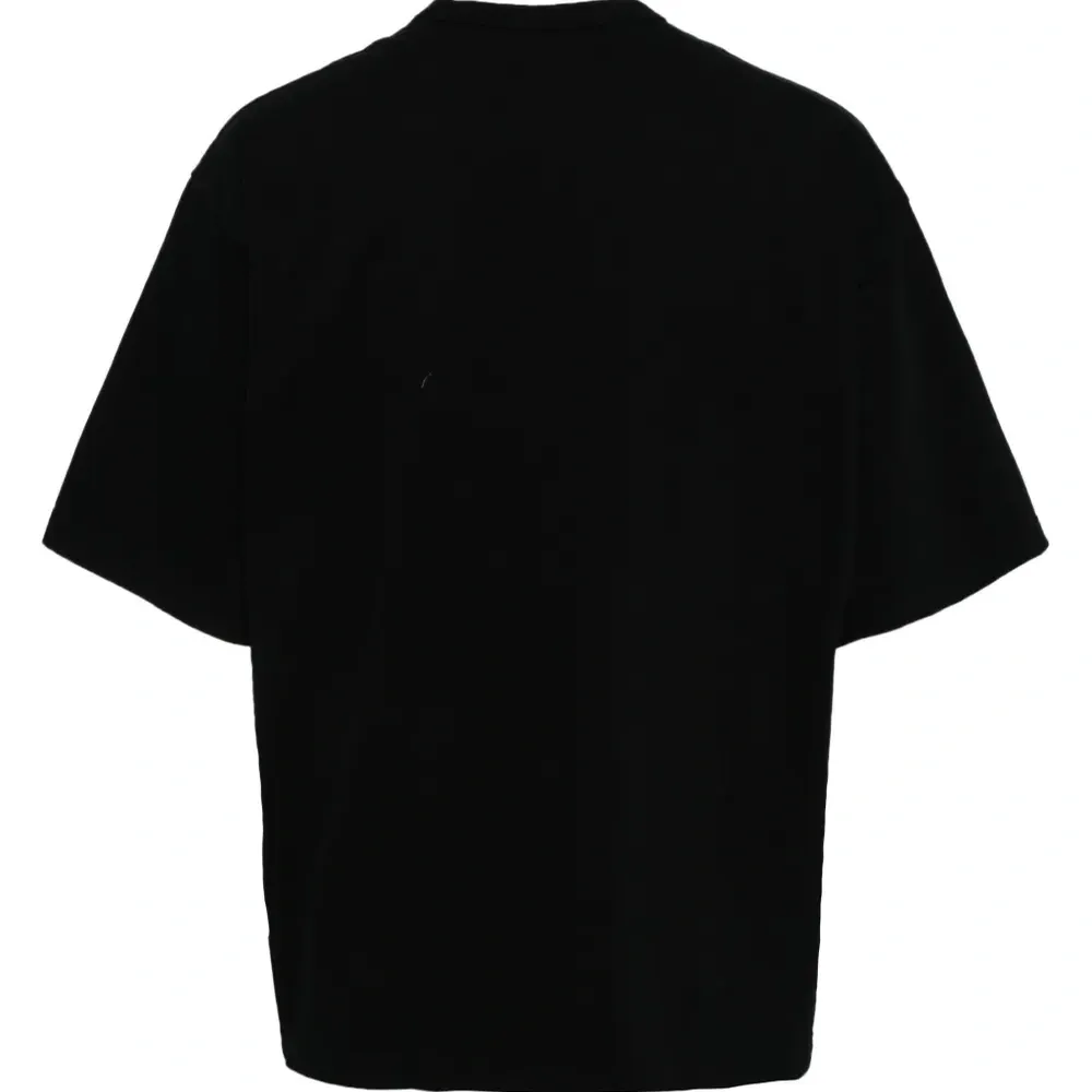 Футболка с вышитым логотипом