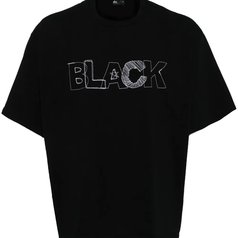 Футболка с вышитым логотипом