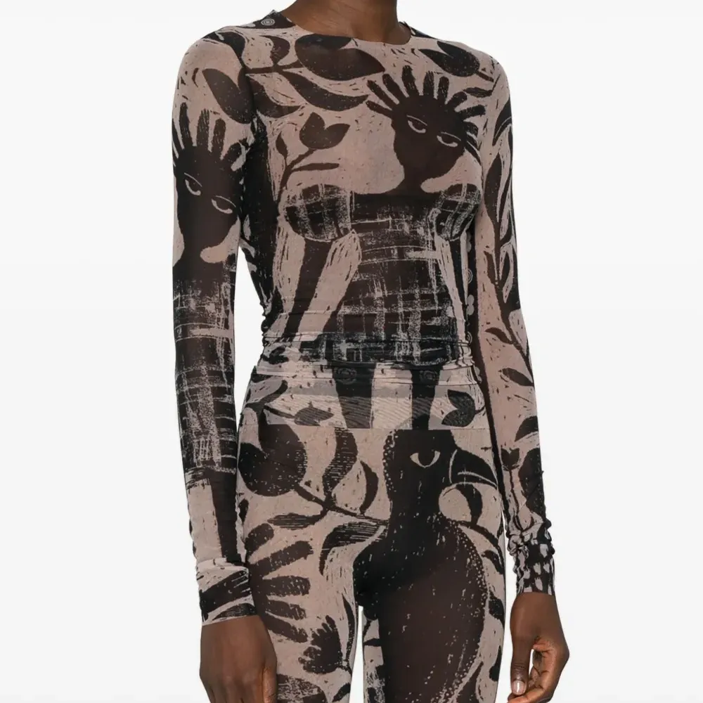 Сетчатая футболка с графичным принтом Сетчатая футболка с графичным принтом