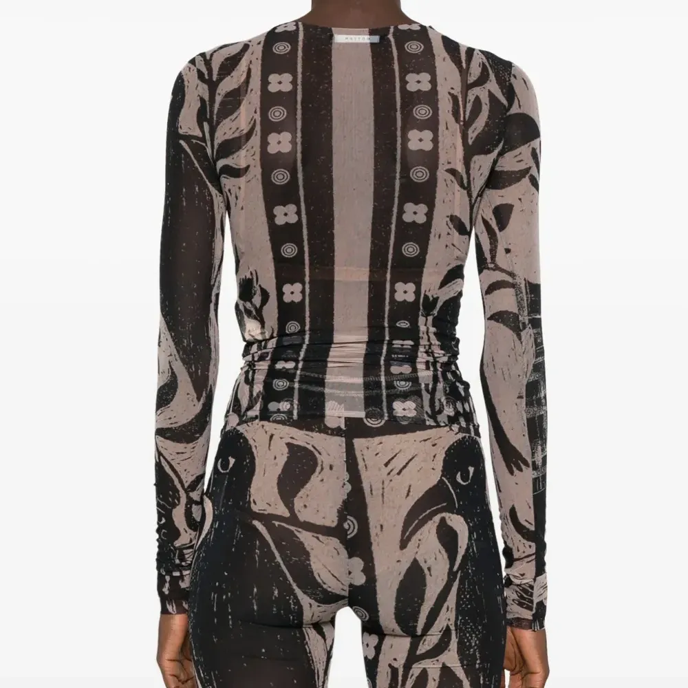 Сетчатая футболка с графичным принтом Сетчатая футболка с графичным принтом