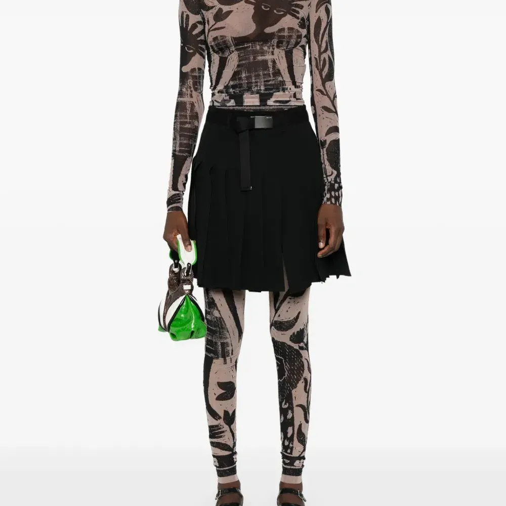 Сетчатая футболка с графичным принтом Сетчатая футболка с графичным принтом