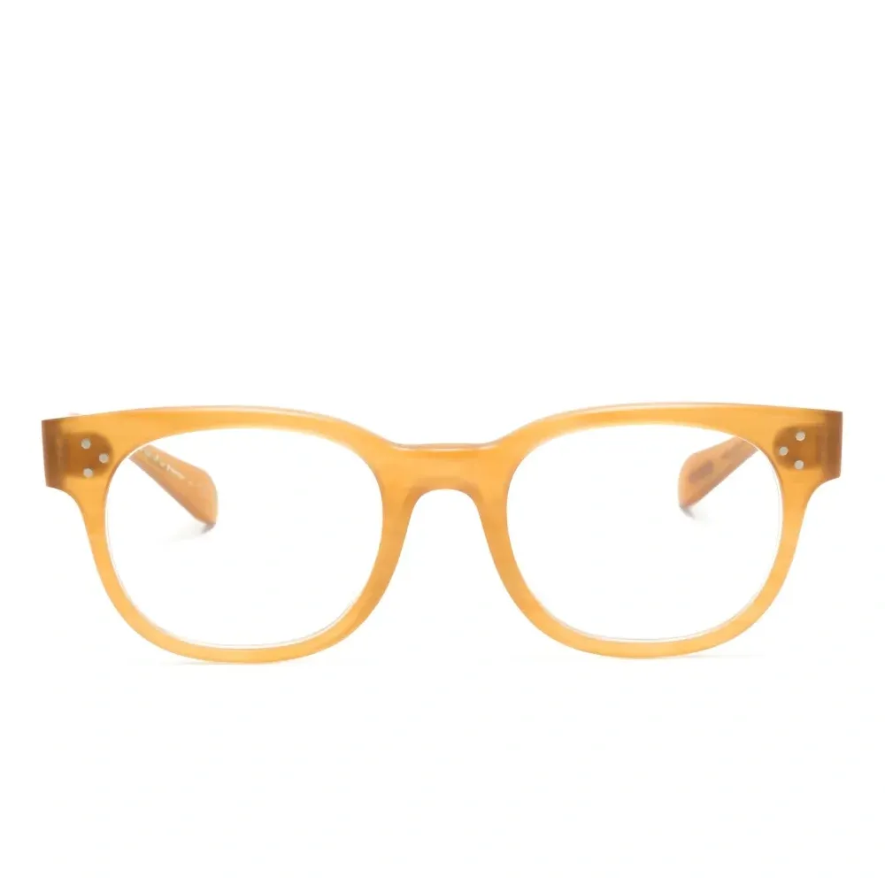 Очки в квадратной оправе