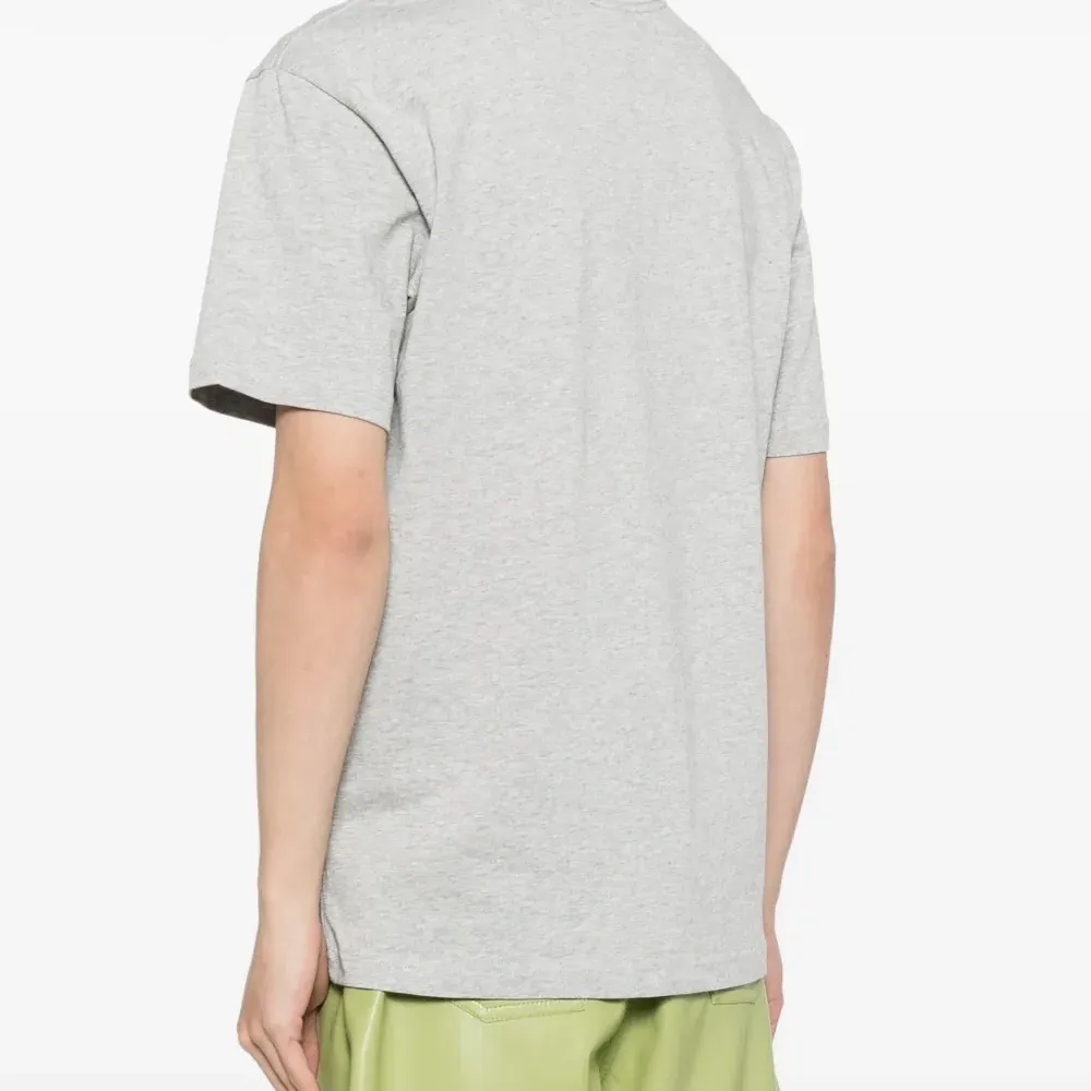 Футболка с логотипом