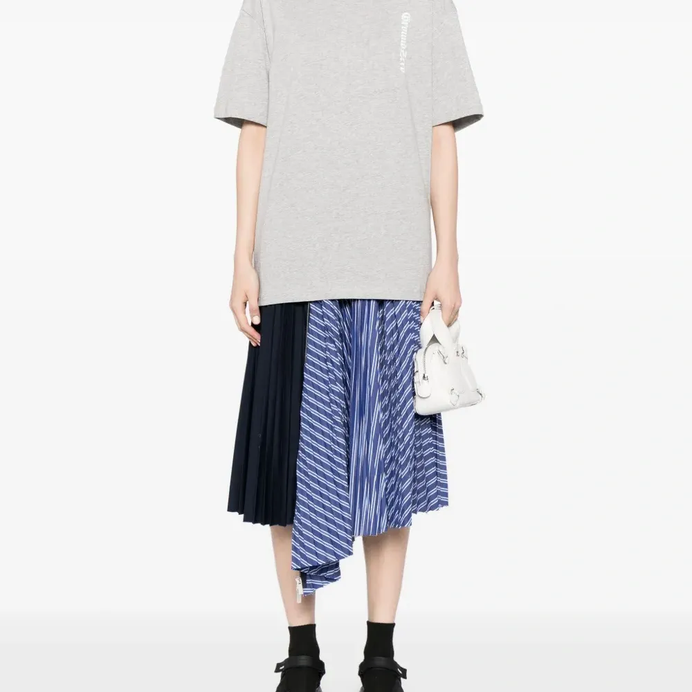 Футболка с логотипом