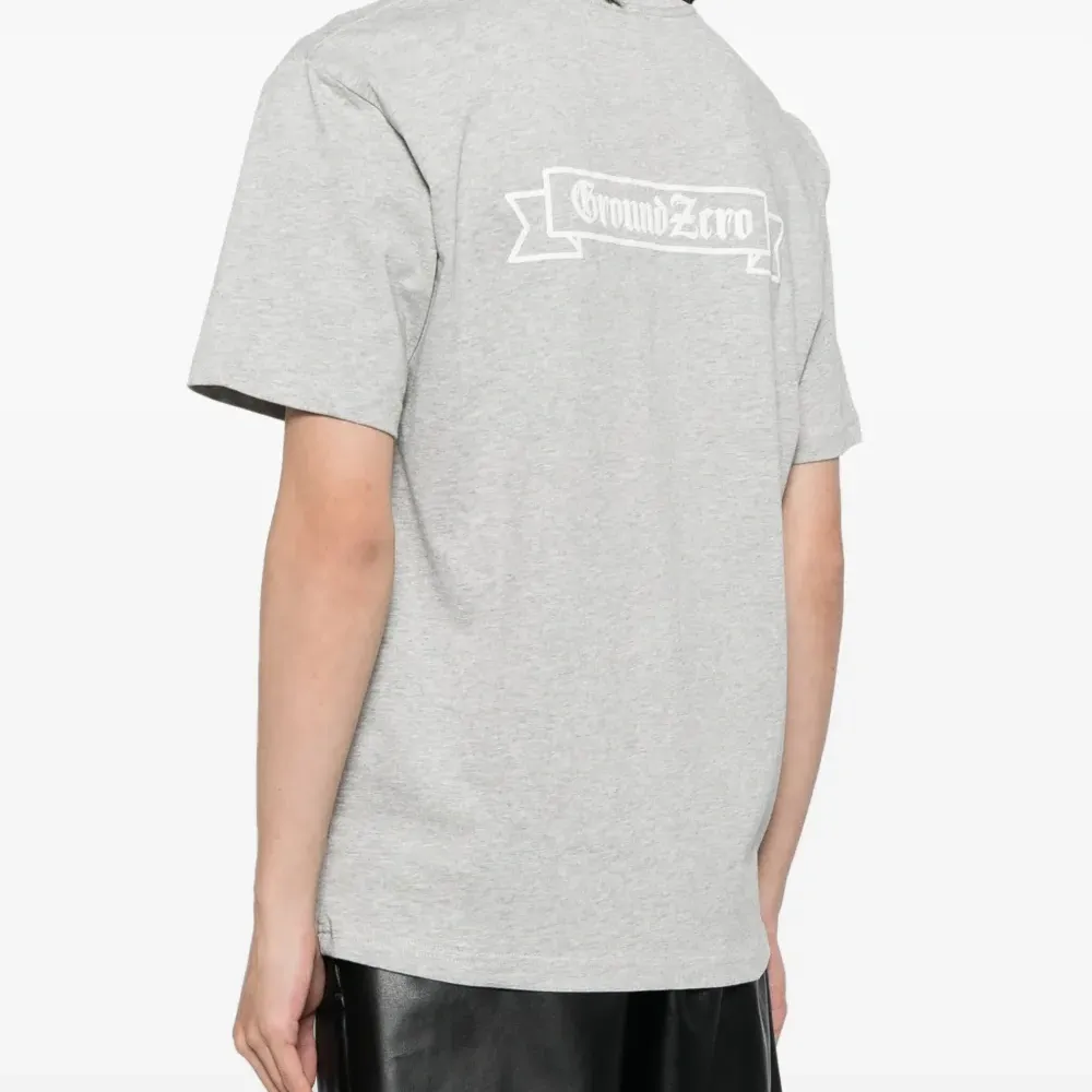 Футболка с логотипом