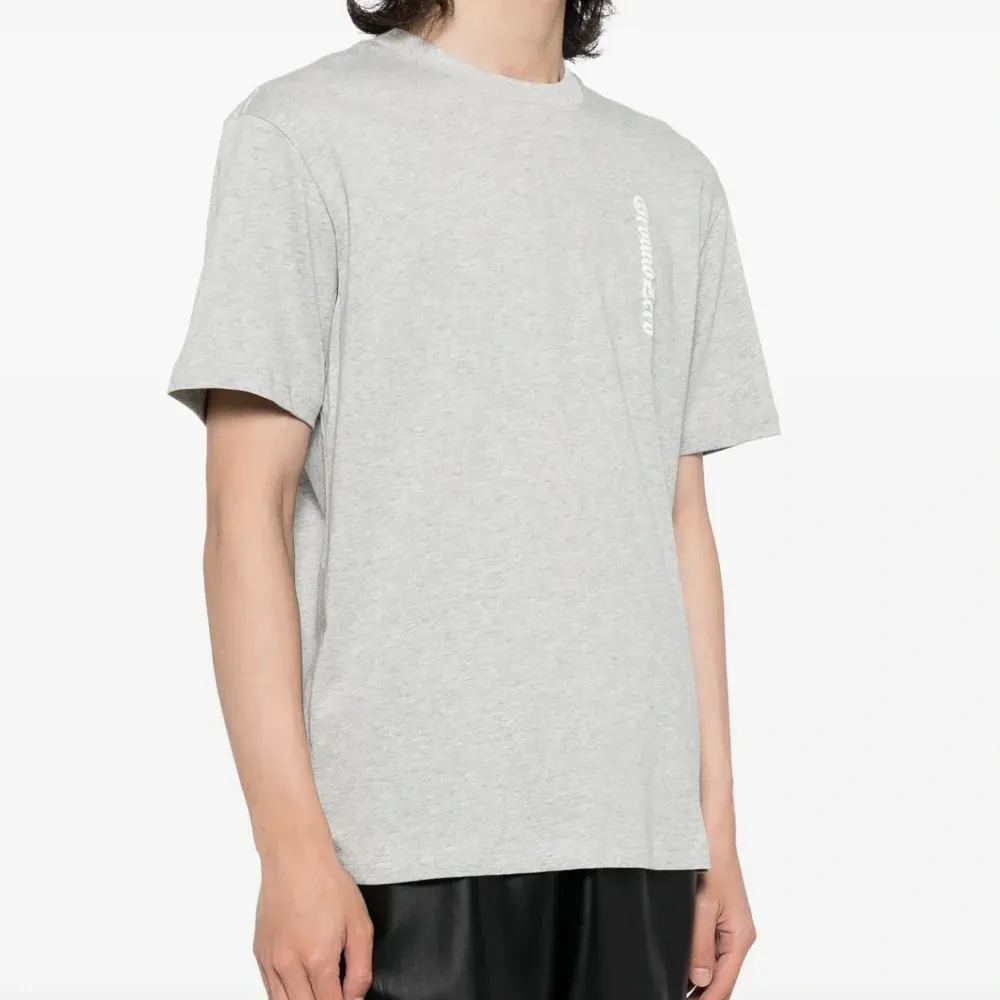 Футболка с логотипом