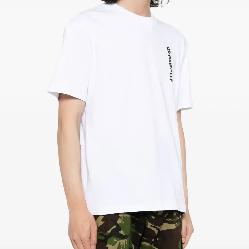 Футболка с логотипом