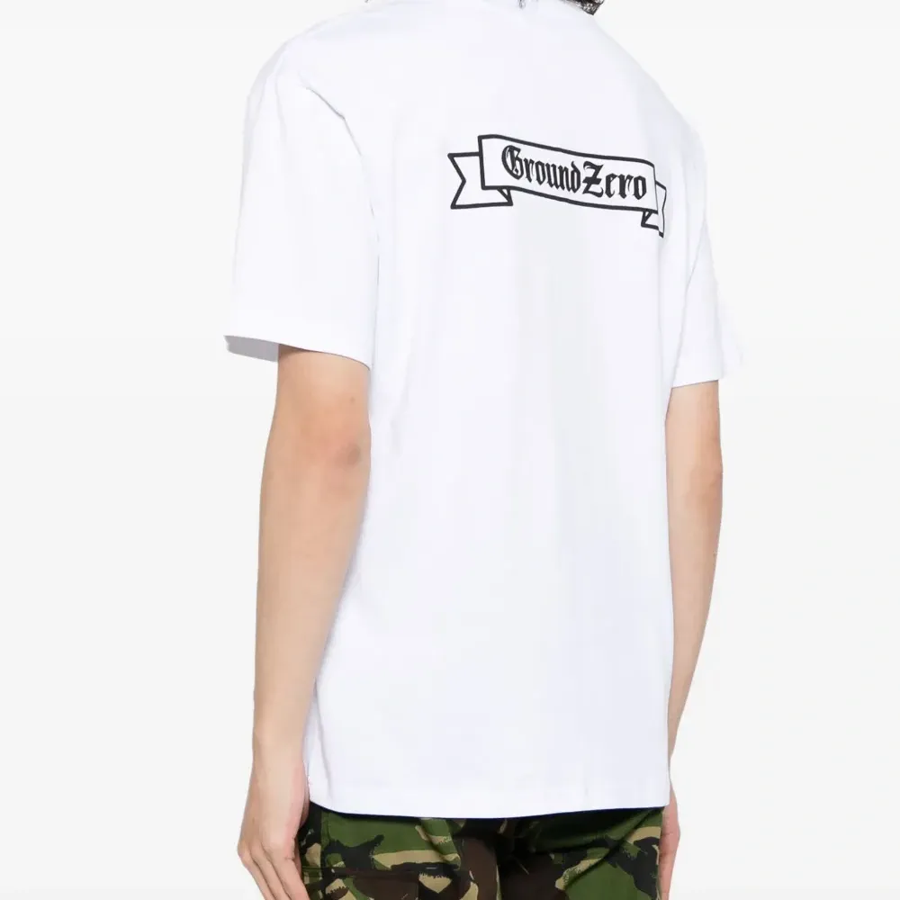 Футболка с логотипом