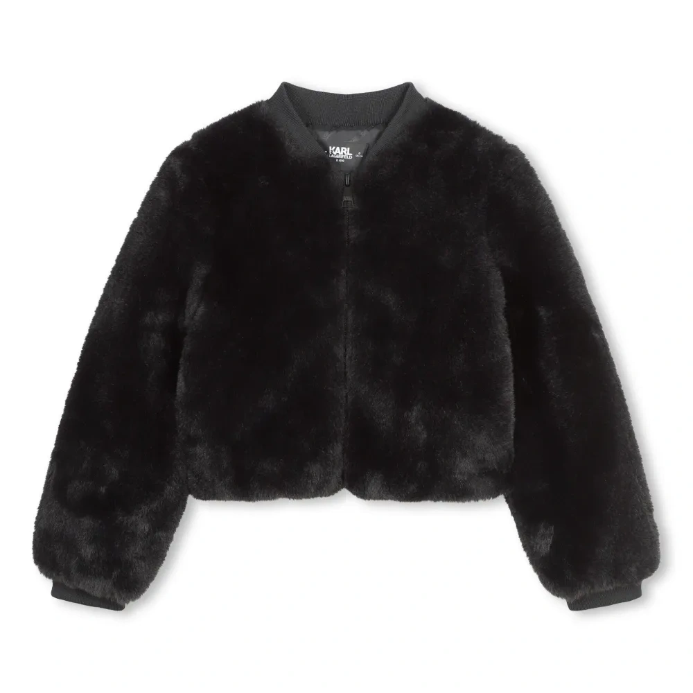 Шуба из искусственного меха с вышитым логотипом