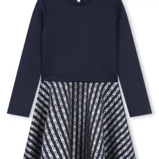 Расклешенное платье с монограммой