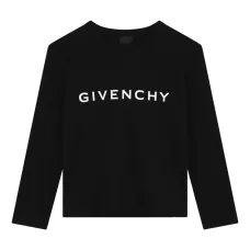 Футболка с логотипом