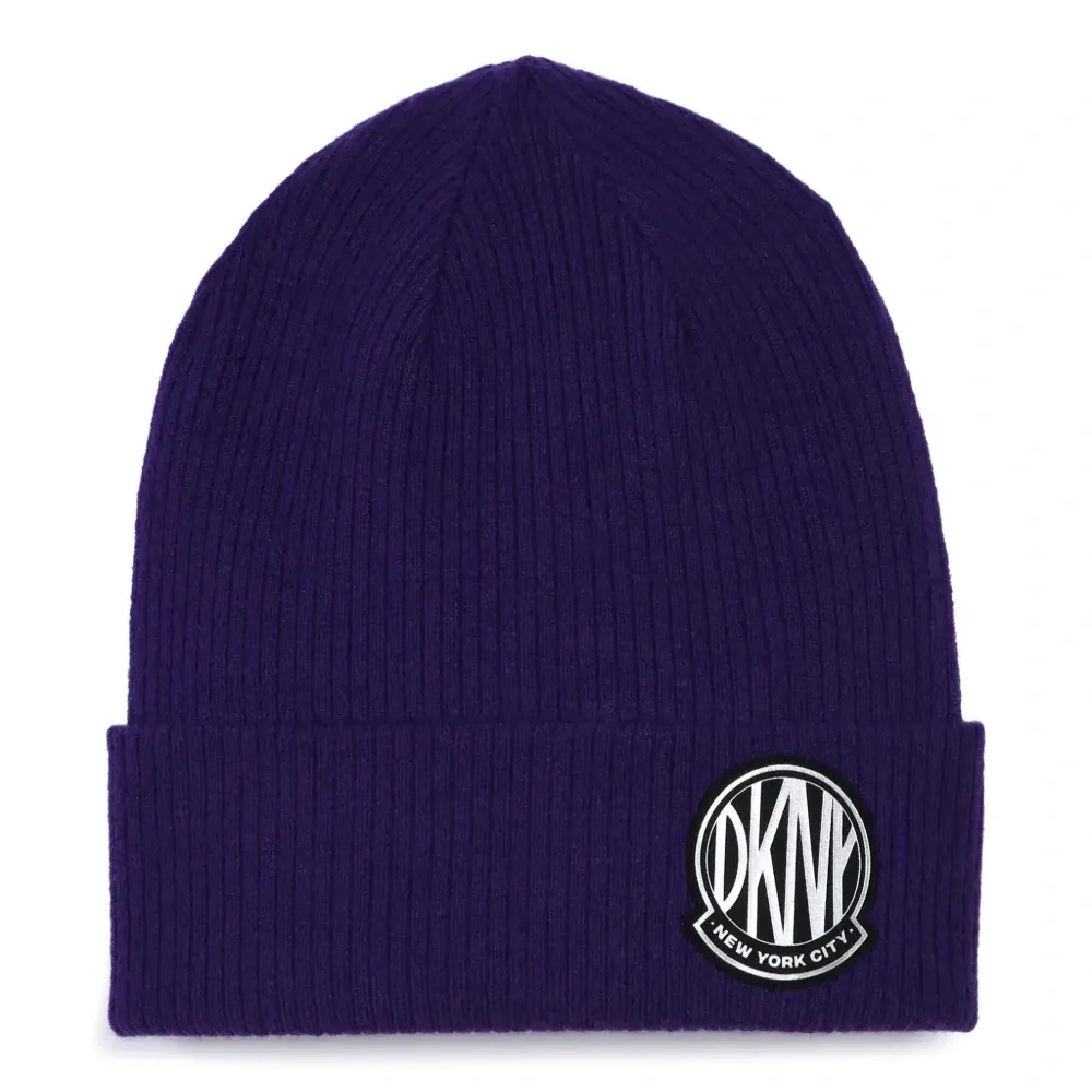 Шапка бини с нашивкой-логотипом