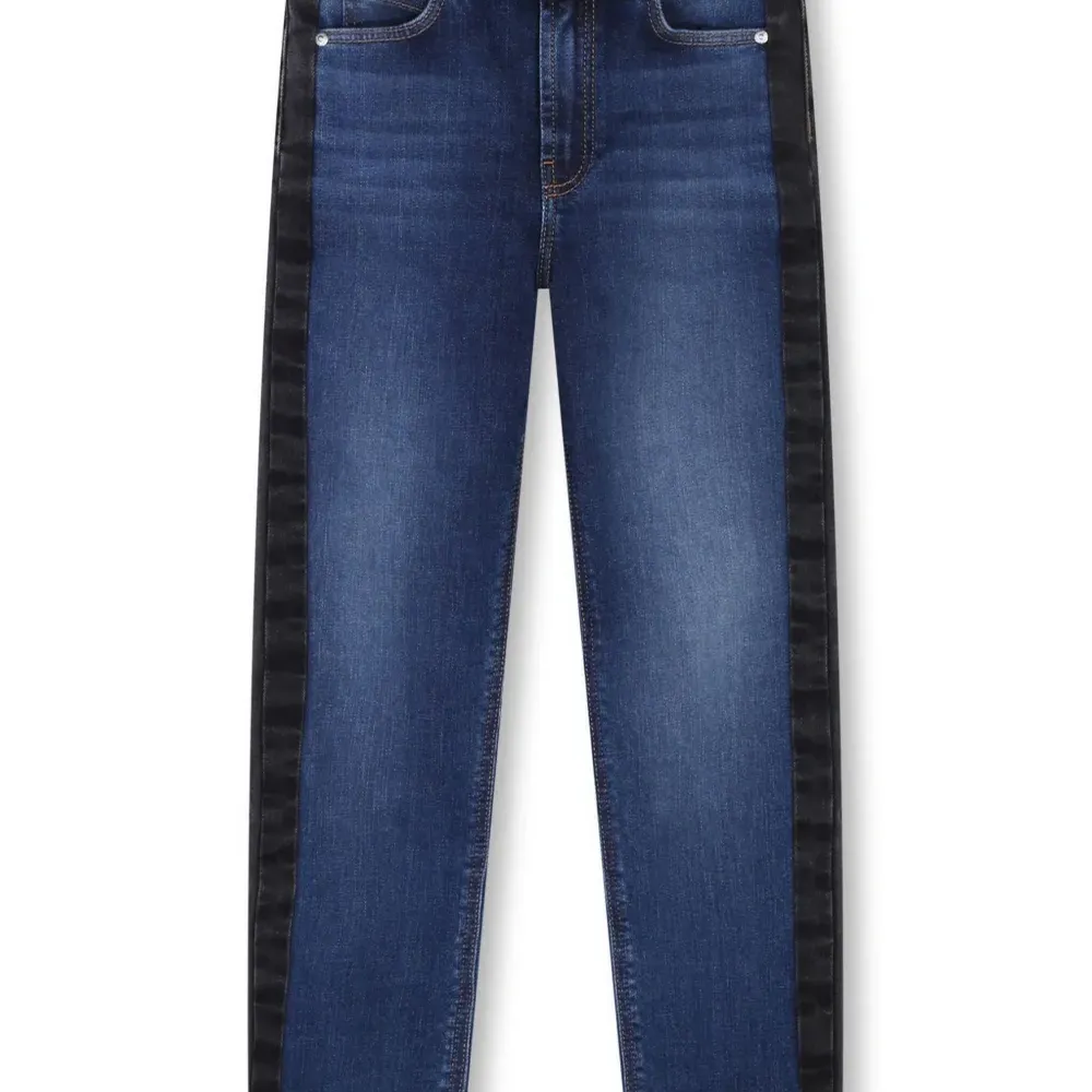 Прямые джинсы