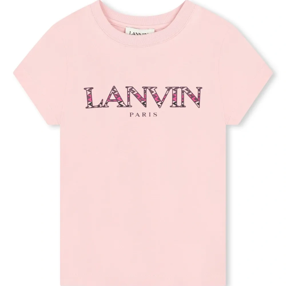 футболка с логотипом