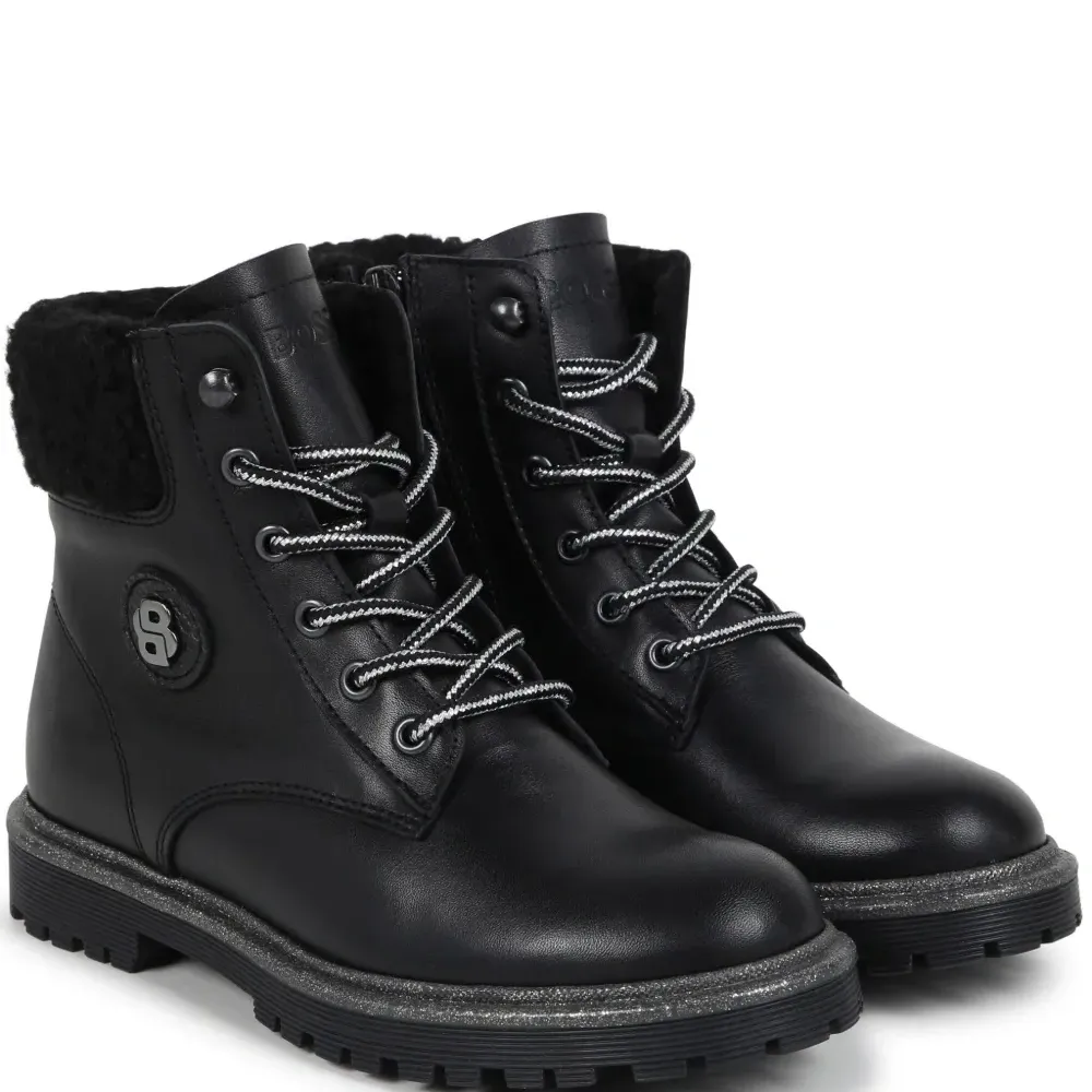 Ботинки в стиле милитари на шнуровке