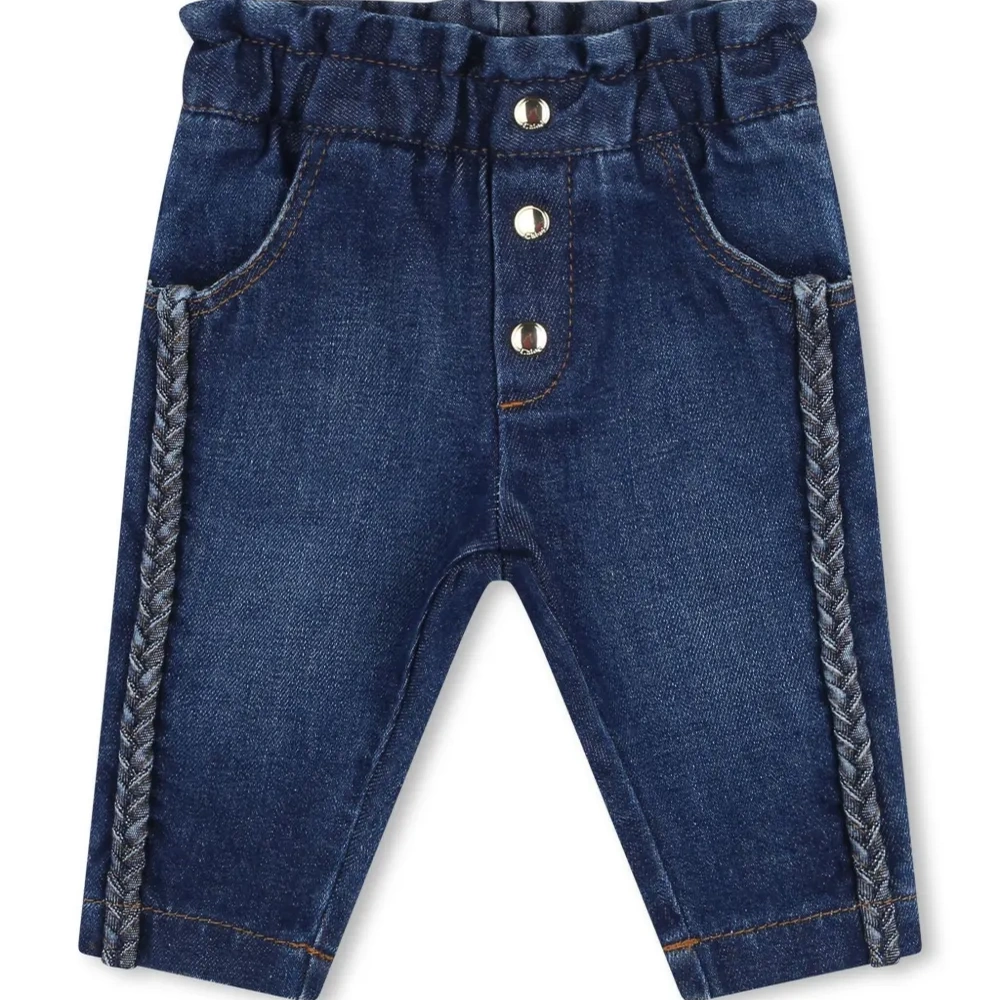 Джинсы с вышитым логотипом