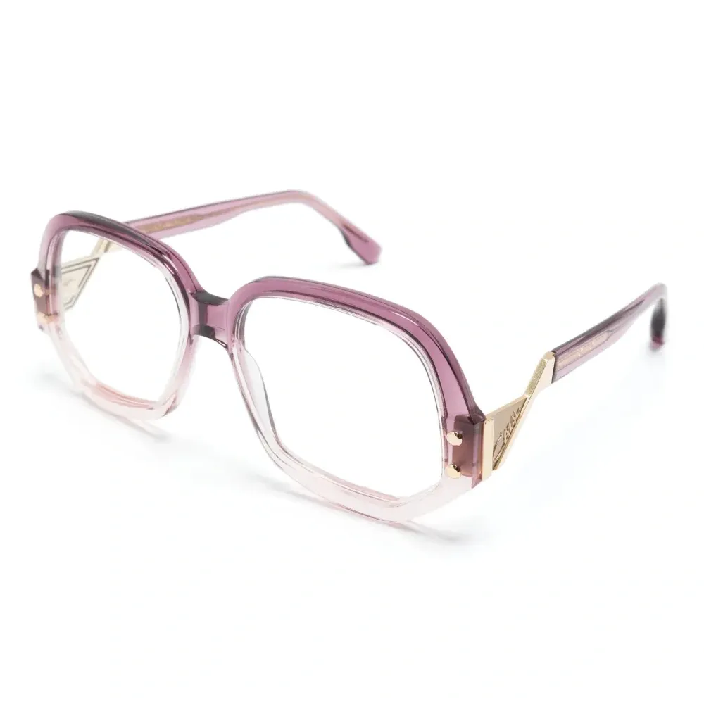 Очки в геометричной оправе