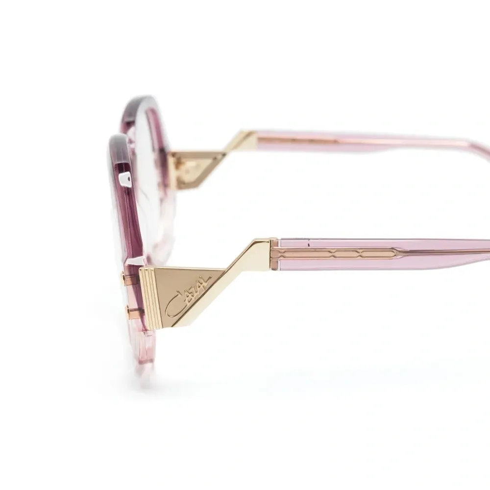 Очки в геометричной оправе