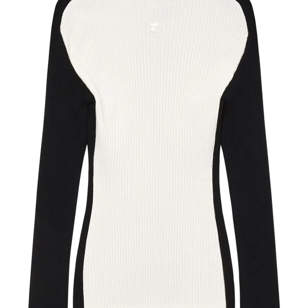 Джемпер с вышитым логотипом