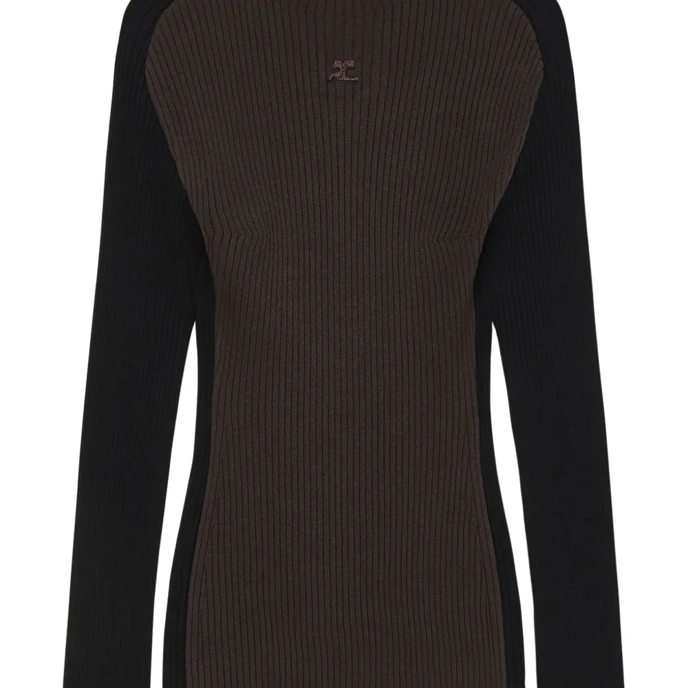 Джемпер в рубчик с вышитым логотипом