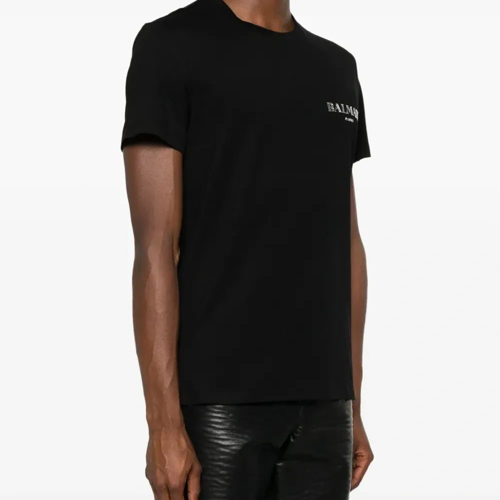 Футболка с логотипом