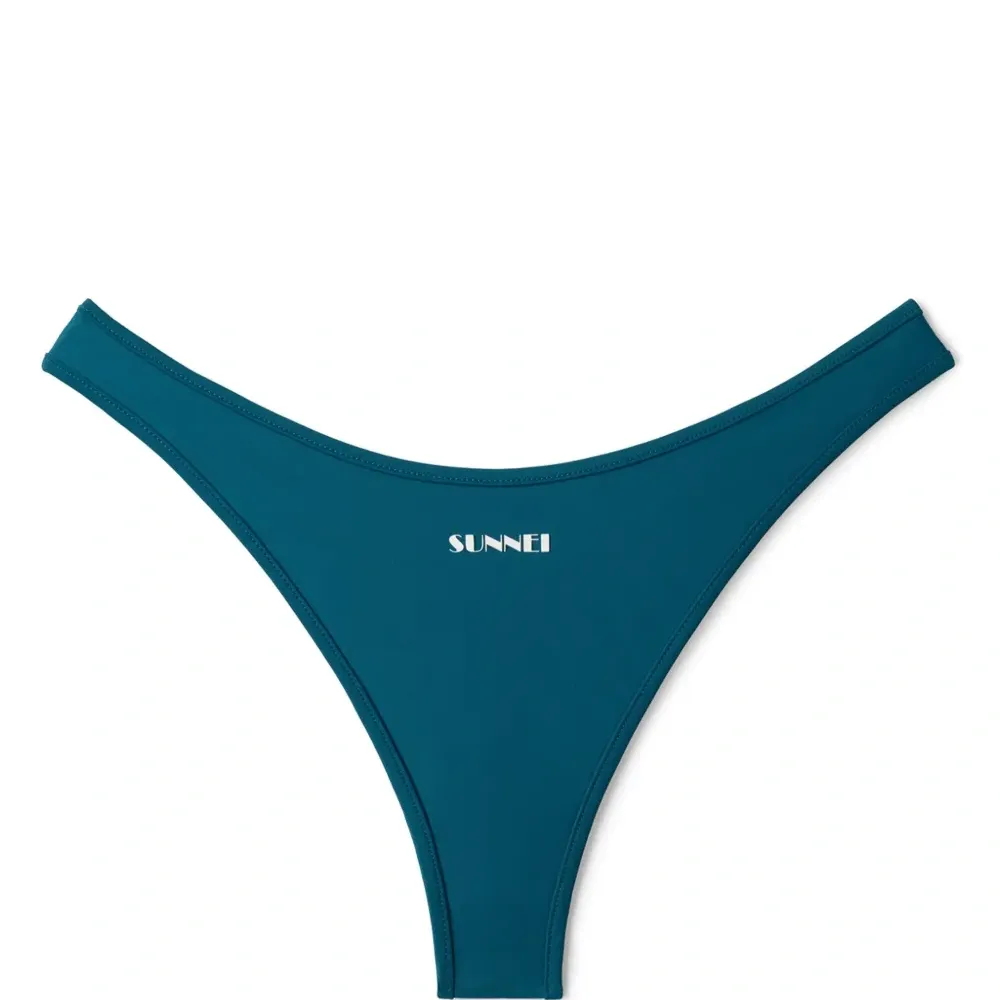 Двустороннее бикини в полоску