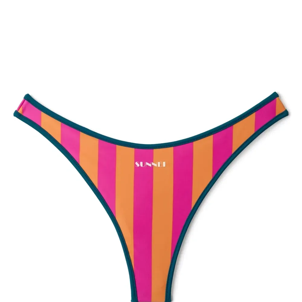 Двустороннее бикини в полоску