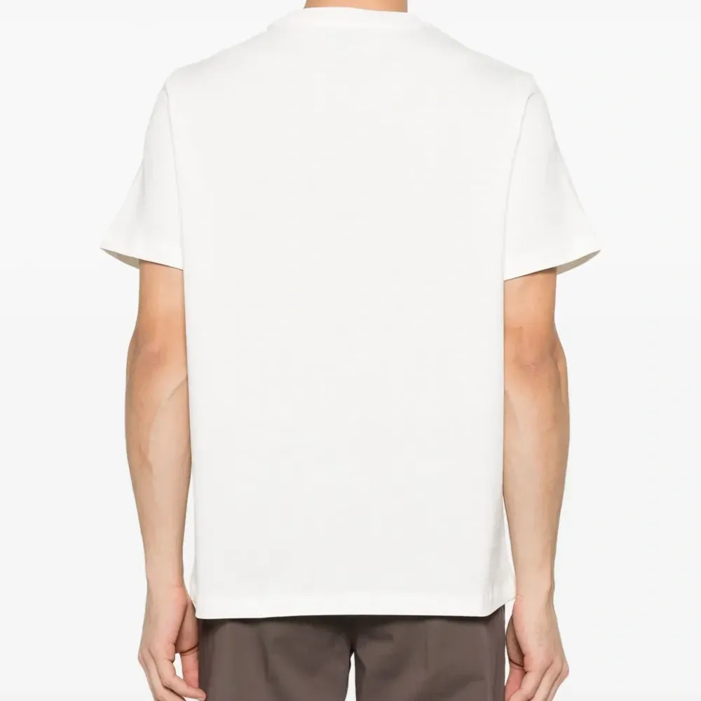 Футболка с вышитым логотипом