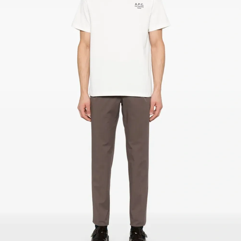 Футболка с вышитым логотипом