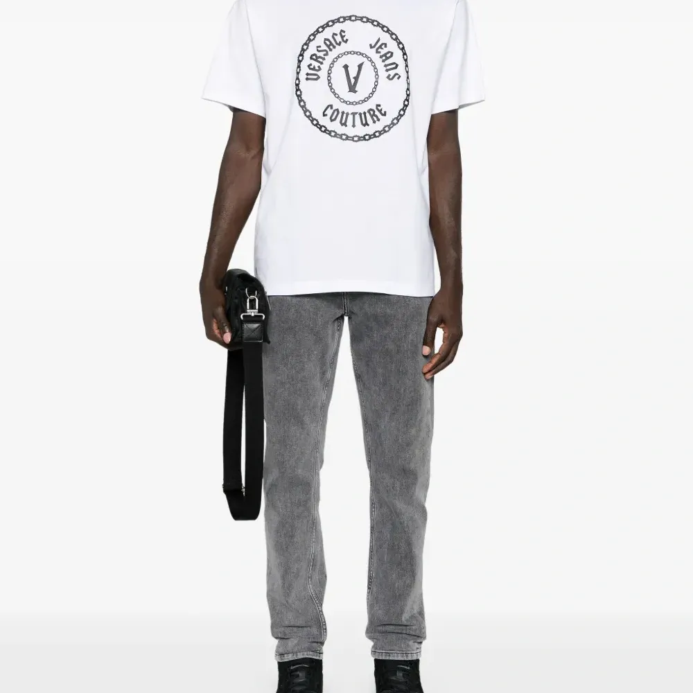 Футболка с логотипом