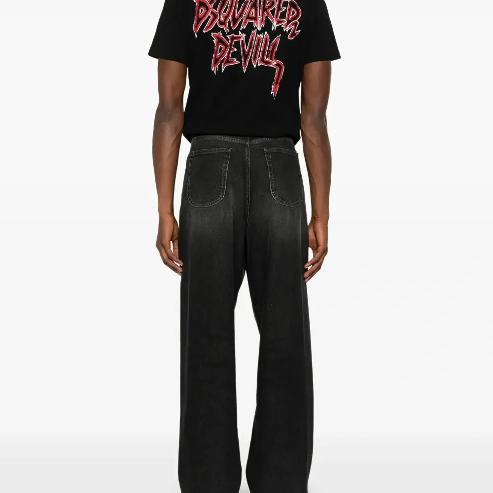 Футболка с логотипом