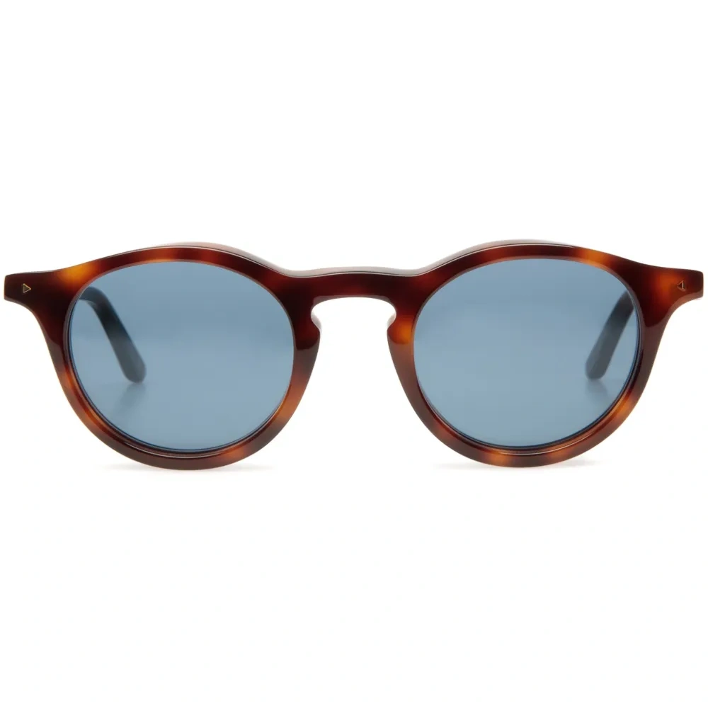 Солнцезащитные очки в круглой оправе