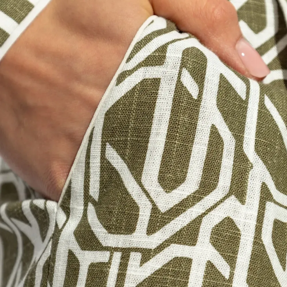 Льняные шорты с абстрактным узором