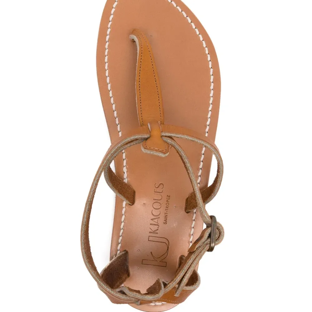 Сандалии на плоской подошве Сандалии на плоской подошве