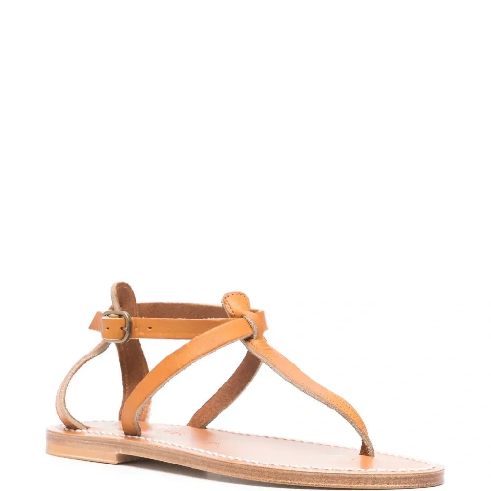 Сандалии на плоской подошве Сандалии на плоской подошве