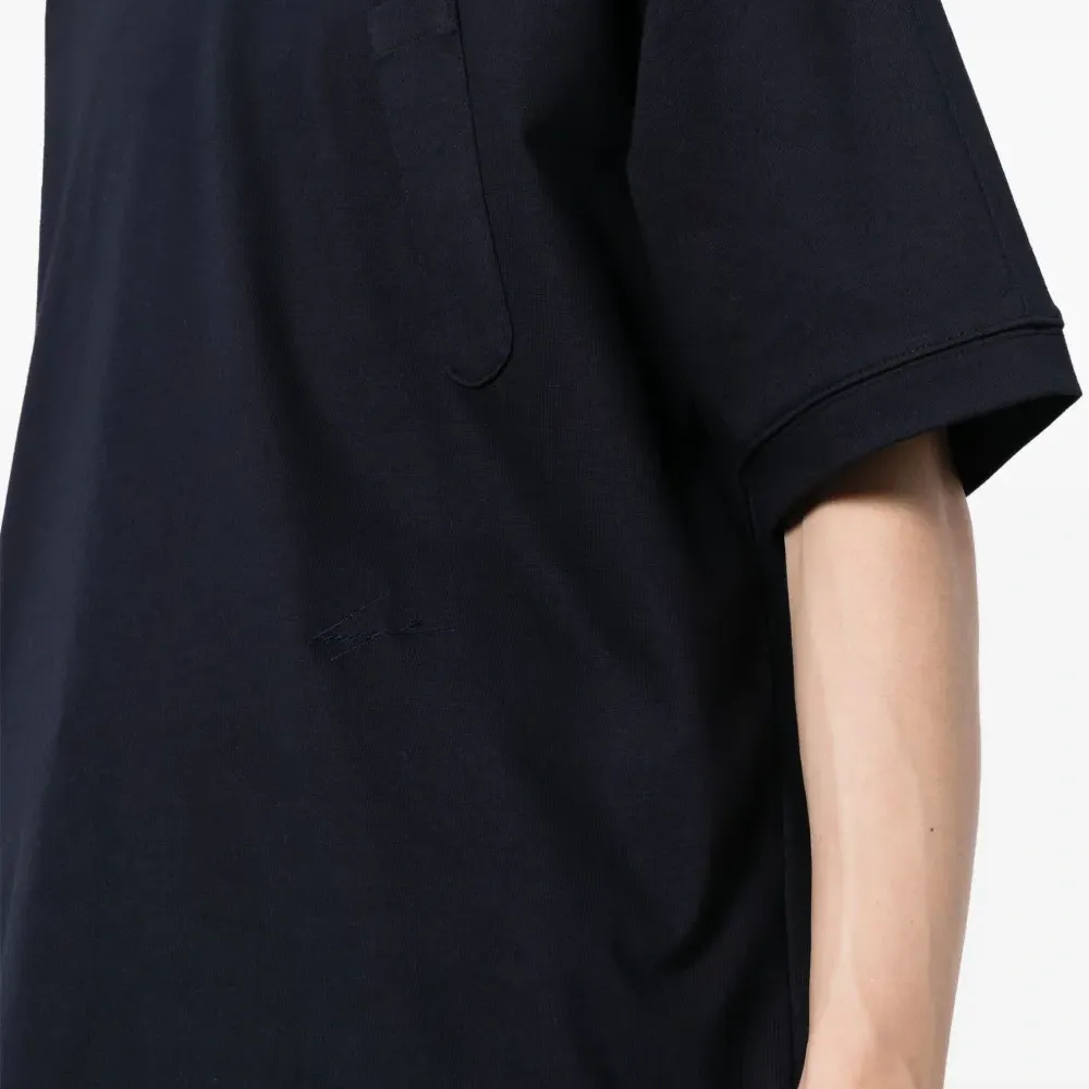 Футболка с вышитым логотипом