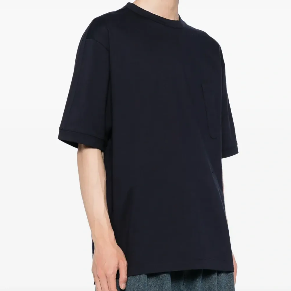 Футболка с вышитым логотипом