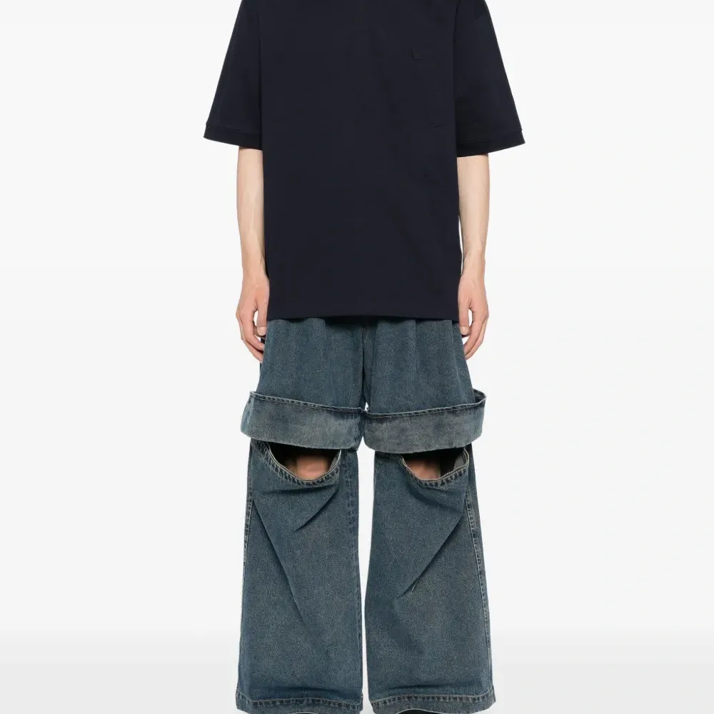 Футболка с вышитым логотипом