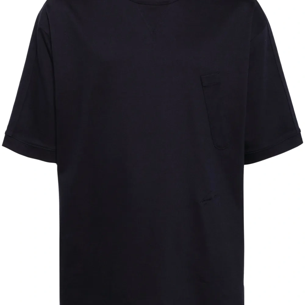 Футболка с вышитым логотипом