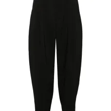 Зауженные брюки со складками