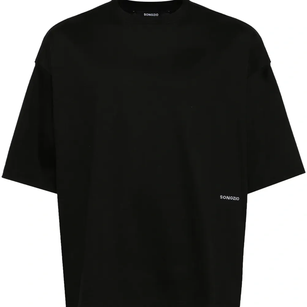 Футболка с вышитым логотипом