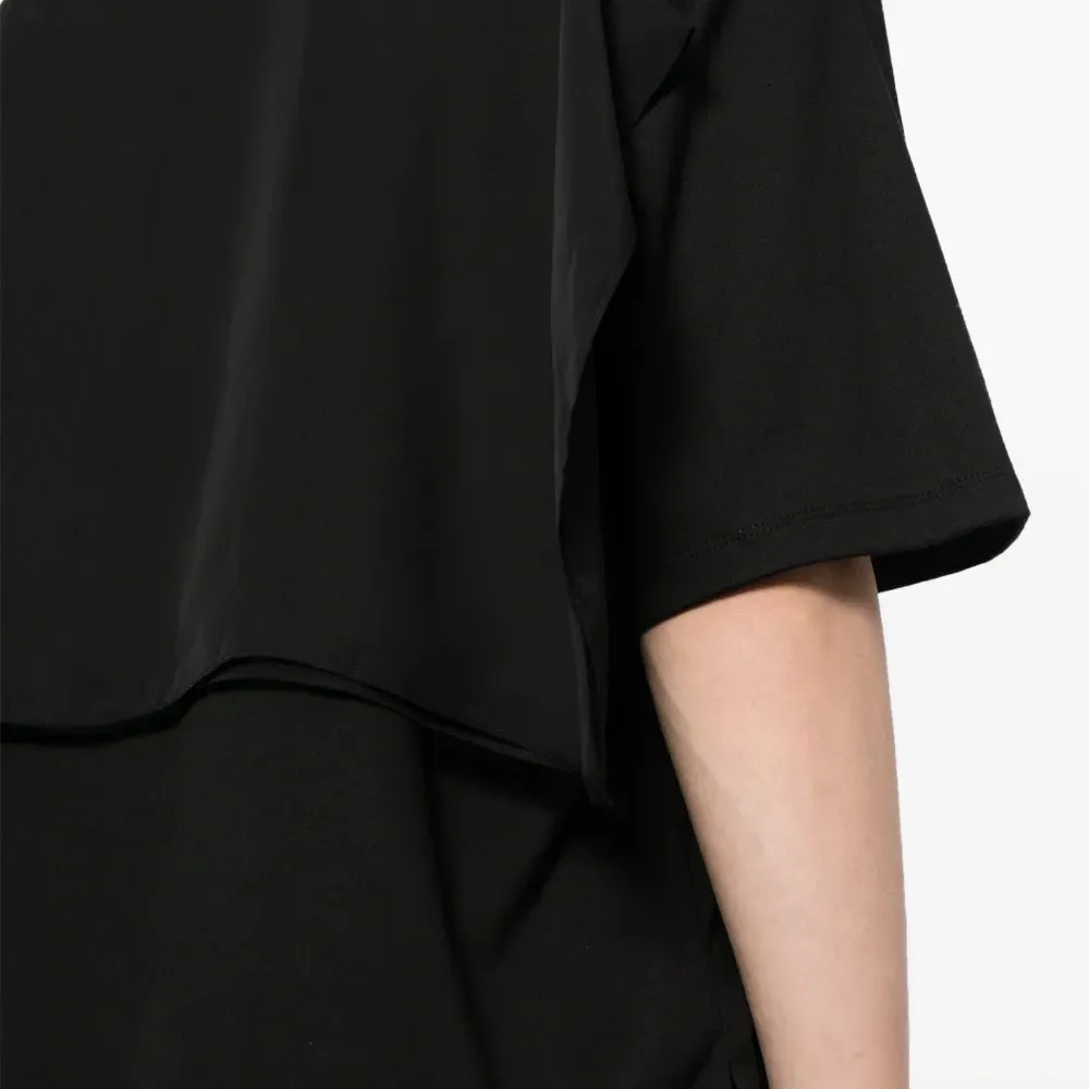 Футболка с вышитым логотипом