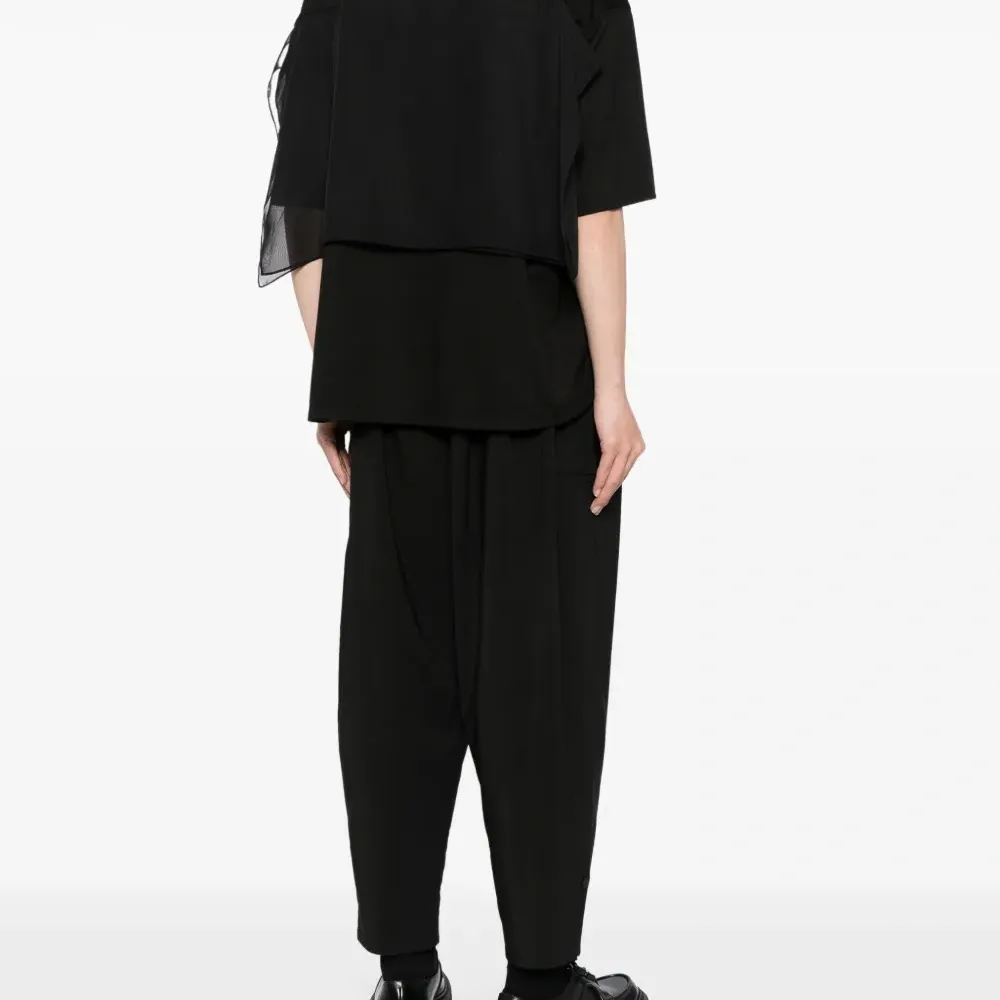 Футболка с вышитым логотипом