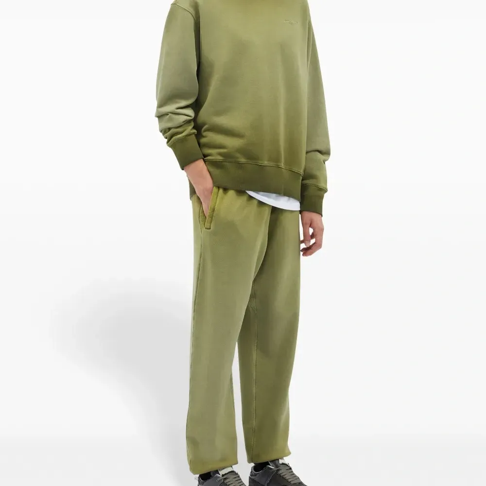 Толстовка с вышитым логотипом